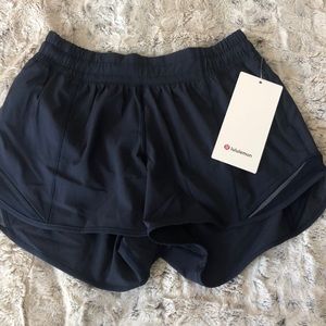 Lululemon Hotty Hot LR Short 4”